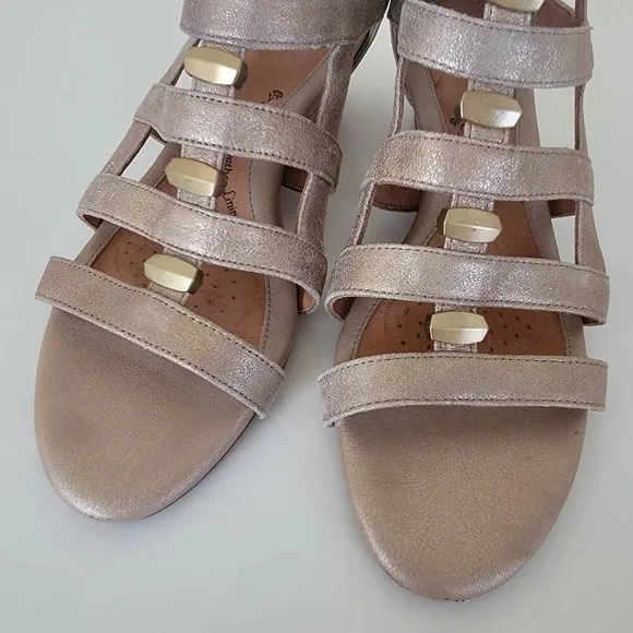 Sofft Leather Sandals Womans Size 9 Gold Strappy Comfort Shoes