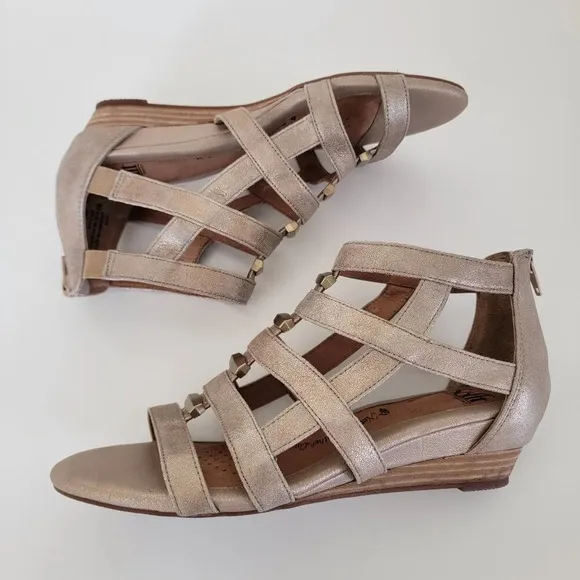 Sofft Leather Sandals Womans Size 9 Gold Strappy Comfort Shoes