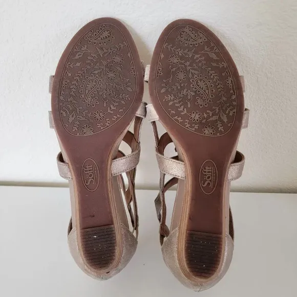 Sofft Leather Sandals Womans Size 9 Gold Strappy Comfort Shoes