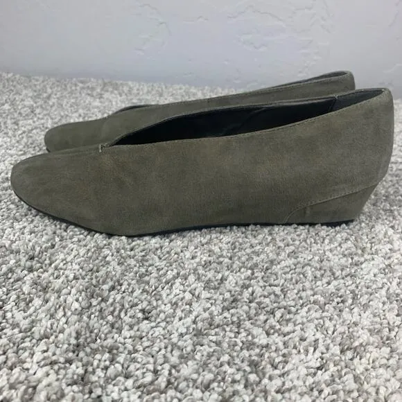 Soft surroundings Shoes Women Size 8.5 Gray Suede Fabrizia Pointed Toe Wedge