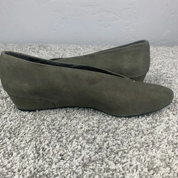Soft surroundings Shoes Women Size 8.5 Gray Suede Fabrizia Pointed Toe Wedge