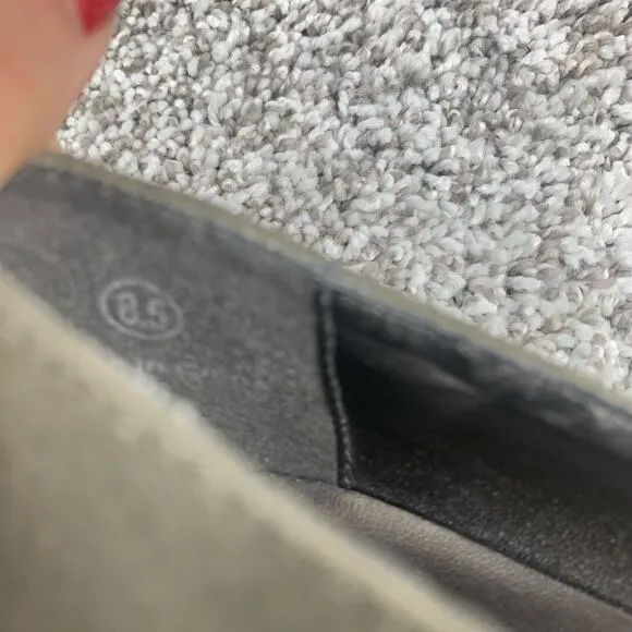 Soft surroundings Shoes Women Size 8.5 Gray Suede Fabrizia Pointed Toe Wedge