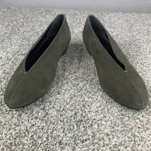 Soft surroundings Shoes Women Size 8.5 Gray Suede Fabrizia Pointed Toe Wedge