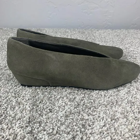 Soft surroundings Shoes Women Size 8.5 Gray Suede Fabrizia Pointed Toe Wedge