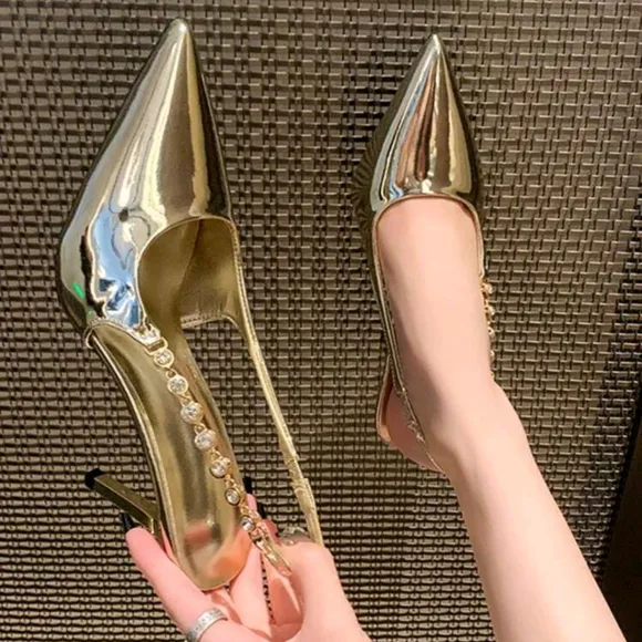 Spring/Summer New Design Pointy Toe Gold Rhinestone Decor Chain Detail High Heel