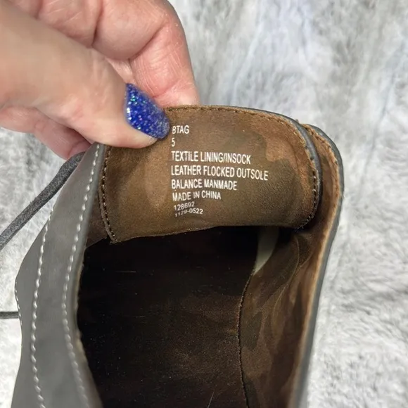 Steve Madden boys Gray and Brown Shoes size 5