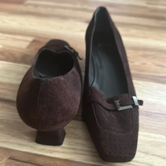 Stewart Weitzman Brown suede leather shoe size 10, small heel