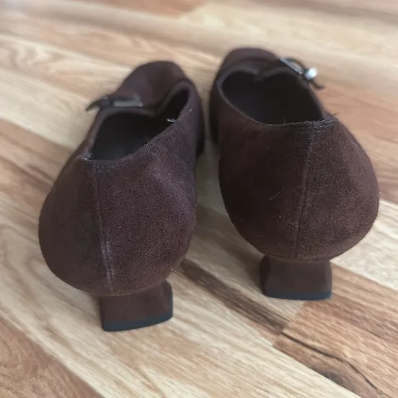 Stewart Weitzman Brown suede leather shoe size 10, small heel