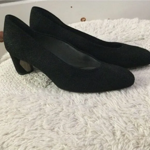 Stuart Weitzman 9.5 Black leather shoes pumps pebbled