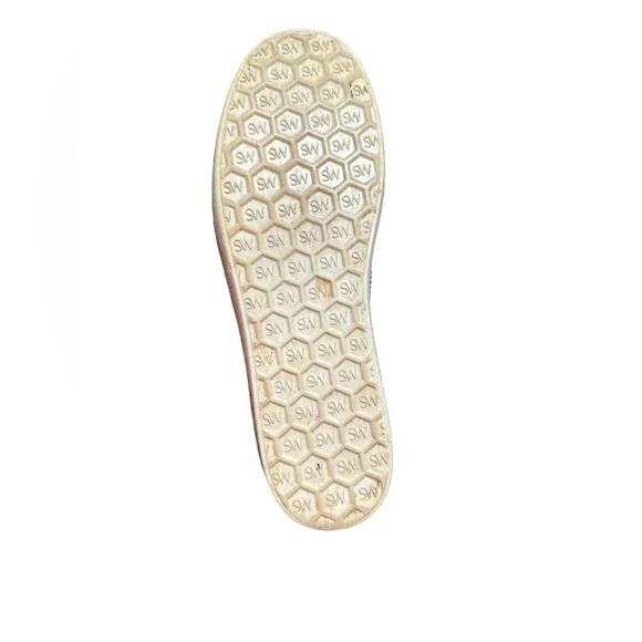 Stuart Weitzman Daryl Leather Size 7 B Sneaker in White/Black Soft Comfort