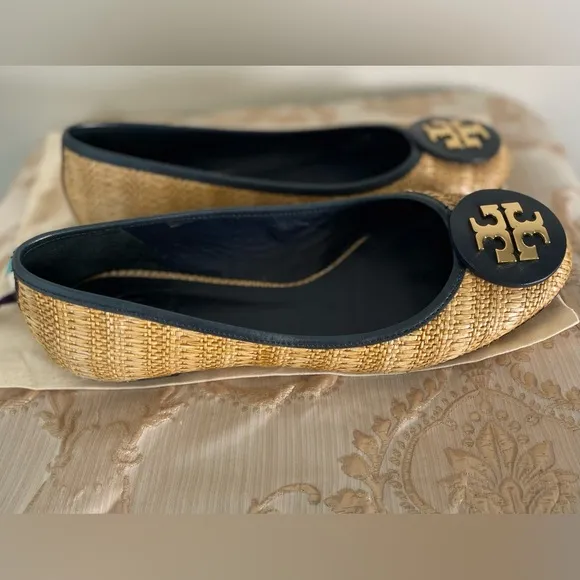 SZ 9 EXC Condition Tory Burch Reva Navy   Raffia Flats W/ Duster Bag