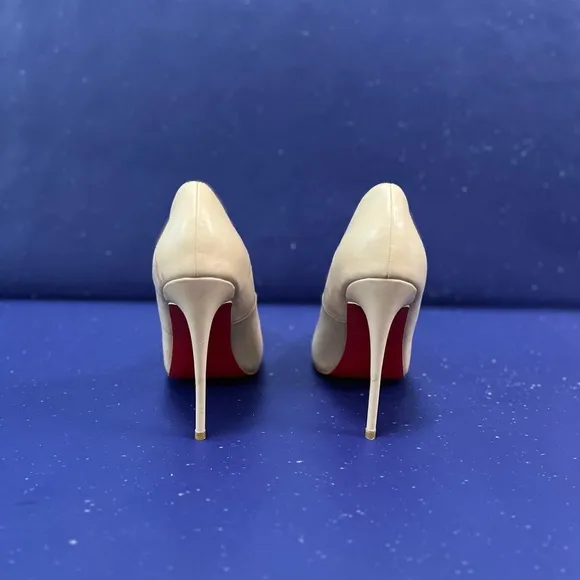 Tan authentic pointed toe stiletto in very good pre owned condition. Red bottom