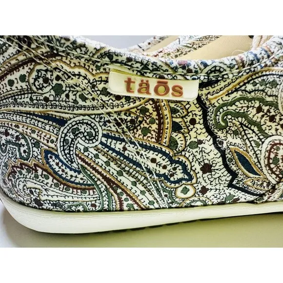 TAOS Flat Lace Up Guest Star Natural Paisley Canvas Sneaker Shoes Women's 9