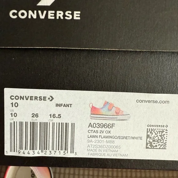 Toddler Converse Rainbow Velcro Sneaker. NWT. NIB.