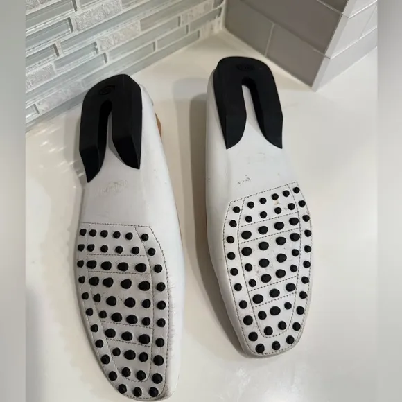 Tods Elegant White and Tan Loafers