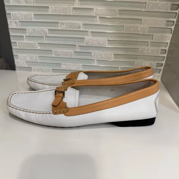 Tods Elegant White and Tan Loafers