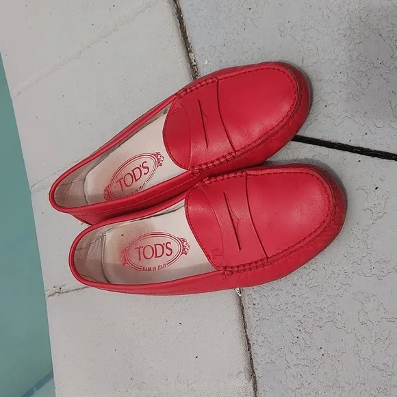 TOD'S Red leather soft big girls loafers 34.5 4.5 US
