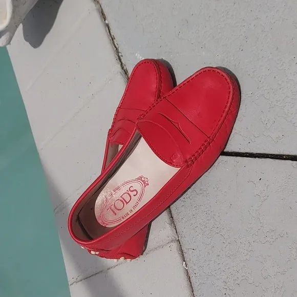 TOD'S Red leather soft big girls loafers 34.5 4.5 US
