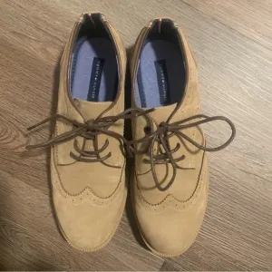 Tommy Hilfiger Boys Saddle Shoes Tan Suede with Topstitching detail