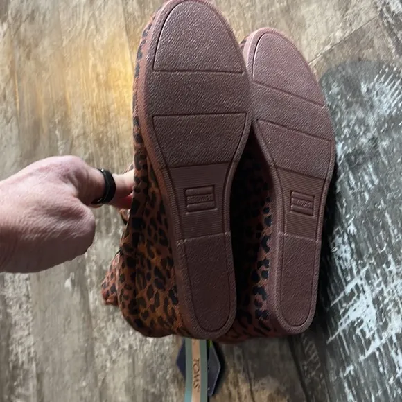 Toms Womens Kelsey Brown Suede Pull On Round Toe Chelsea Boots Shoes NWT