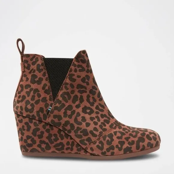Toms Womens Kelsey Brown Suede Pull On Round Toe Chelsea Boots Shoes NWT