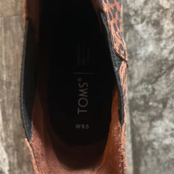 Toms Womens Kelsey Brown Suede Pull On Round Toe Chelsea Boots Shoes NWT