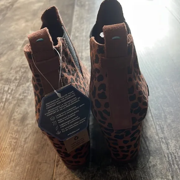Toms Womens Kelsey Brown Suede Pull On Round Toe Chelsea Boots Shoes NWT