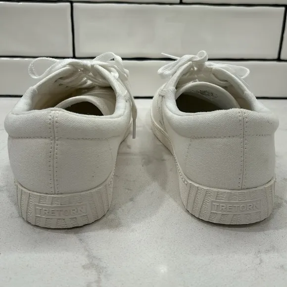 TRETORN WHITE TENNIS SHOES SNEAKERS 9.5M WOMEN NYLITE NEW