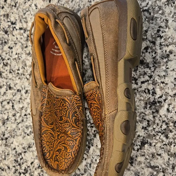 TWISTED X WOMEN'S SLIP-ON DRIVING MOC BOMBER TOOLED. SIZE 10M.