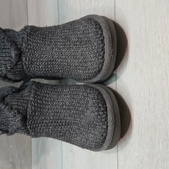 Ugg Australia Women 5879 Cardigan sweater boots shoes sz 7