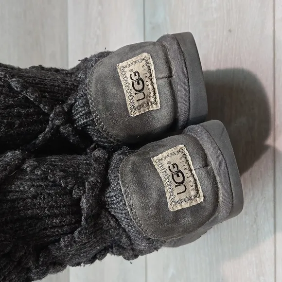 Ugg Australia Women 5879 Cardigan sweater boots shoes sz 7