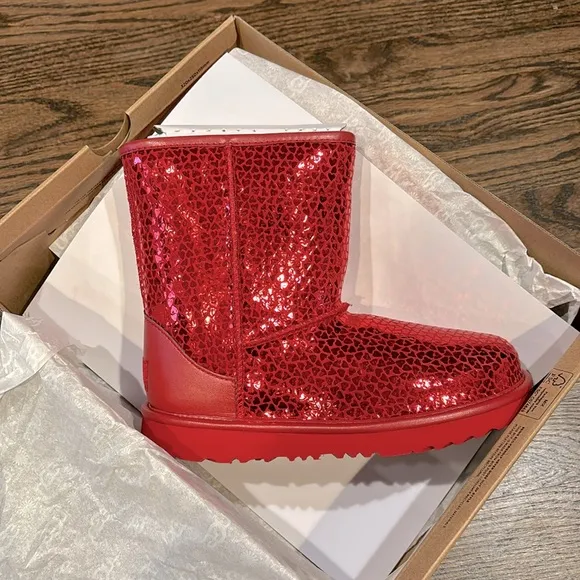 UGG Big Girls Classic II Gel Hearts Red