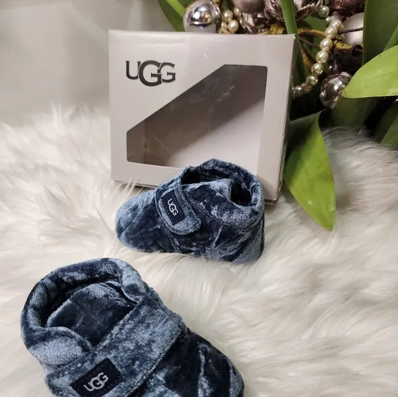UGG Newborn Kid's Bixbee Velvet Shoes new