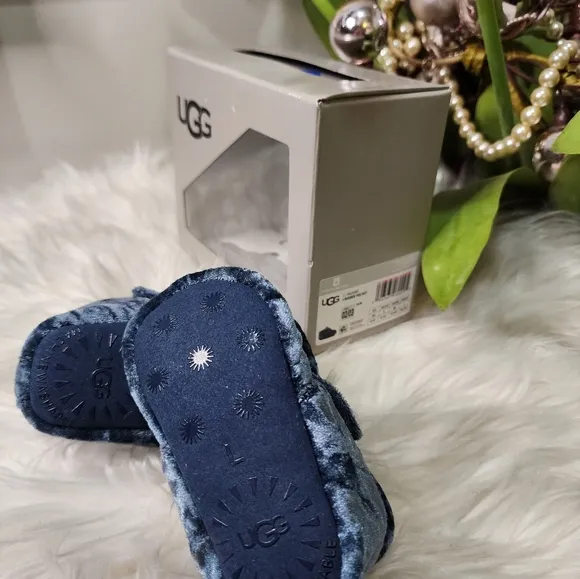 UGG Newborn Kid's Bixbee Velvet Shoes new