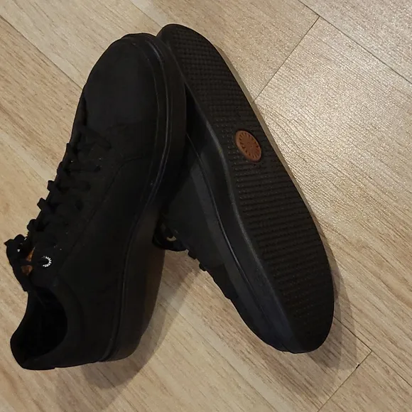 UGG  SOFT SHOES