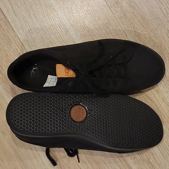 UGG  SOFT SHOES