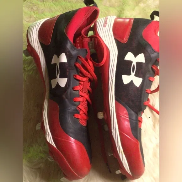 UNDER ARMOUR BASE BALL TENNIS SHOES FOR MAN