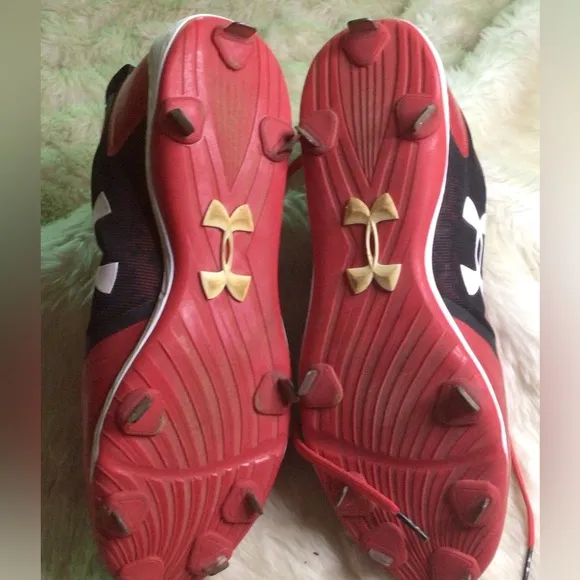 UNDER ARMOUR BASE BALL TENNIS SHOES FOR MAN