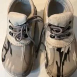 Unisex Crocs White and Gray Camouflage Leather upper area Shoes Men 9 WM 11