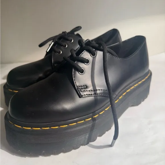 Used Dr Martens Black Platform Oxford Shoes size women’s 7 medium