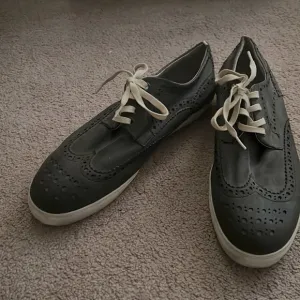 USED PENGUIN BLACK LOAFERS 👞