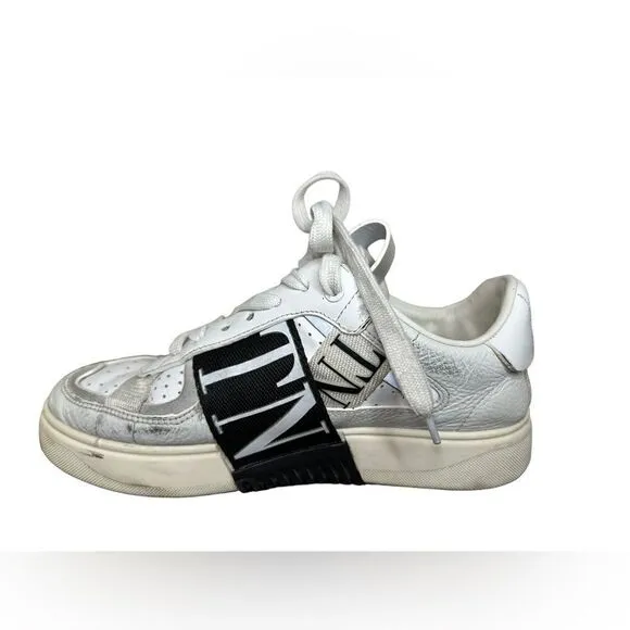Valentino Garavani Women Logo  Calfskin VL7N Sneakers Size 38 with box