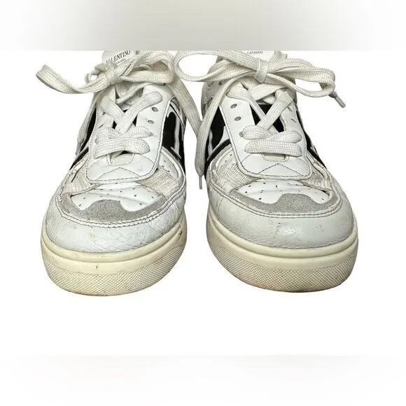 Valentino Garavani Women Logo  Calfskin VL7N Sneakers Size 38 with box