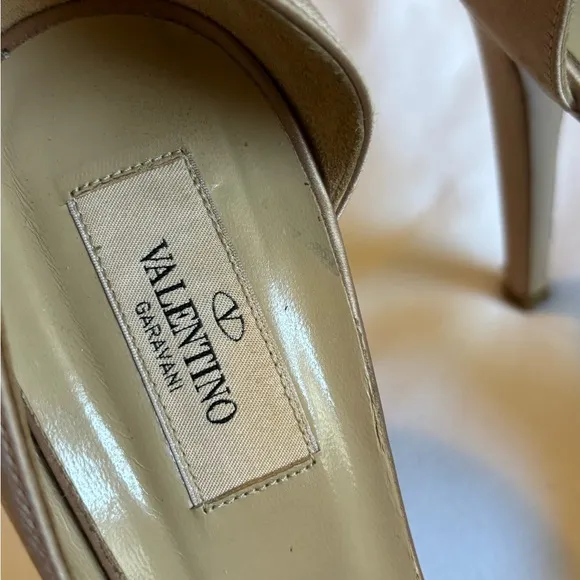 Valentino Garavani Women’s Shoes. Satin-cloth dusty pink. Size 39.5 or 9.5