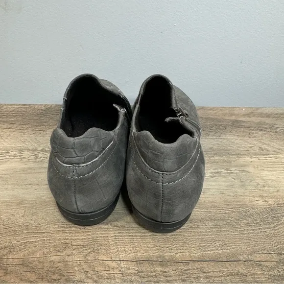 Vaneli Women’s Suede Moccasin Shoes sz 6.5 Zip Sides NEW # H461