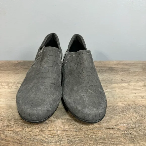 Vaneli Women’s Suede Moccasin Shoes sz 6.5 Zip Sides NEW # H461