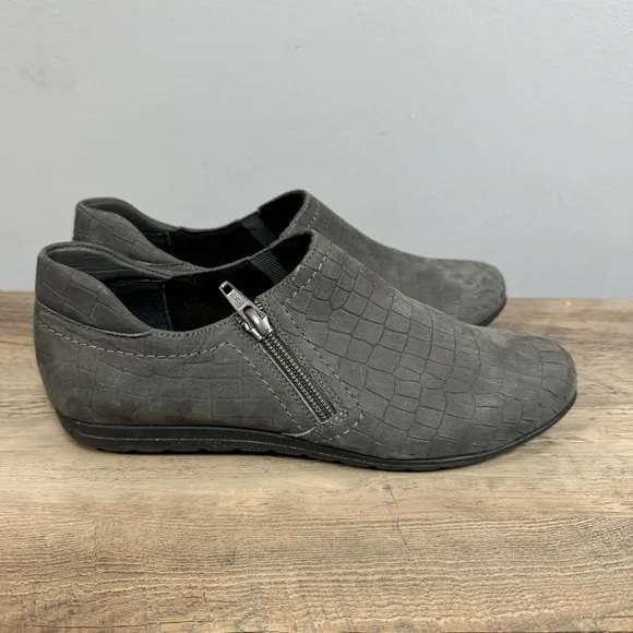 Vaneli Women’s Suede Moccasin Shoes sz 6.5 Zip Sides NEW # H461