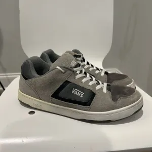 Vans Docket Skateboarding Shoes Mens 11.5 Charcoal Gray Suede Sneakers Rare