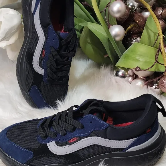 Vans Surf Essentials UltraRange Neo VR3 Women Shoes -Black/ Navy Size9