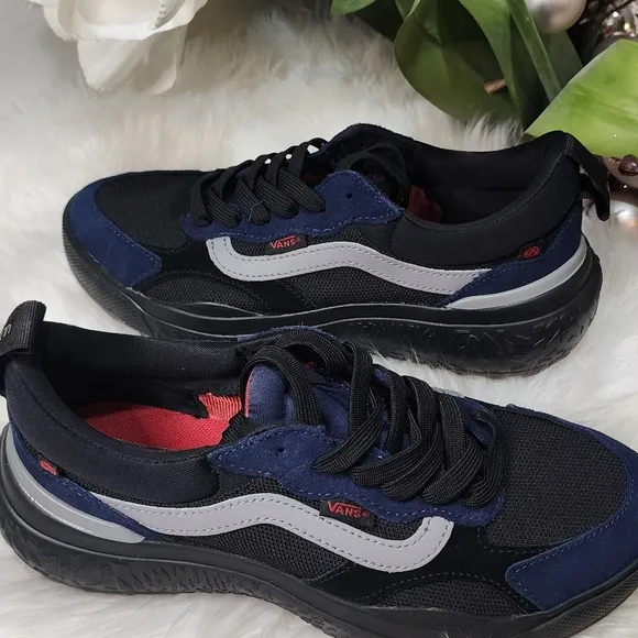 Vans Surf Essentials UltraRange Neo VR3 Women Shoes -Black/ Navy Size9